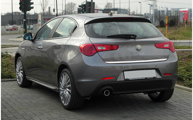 Trunk chrome trim