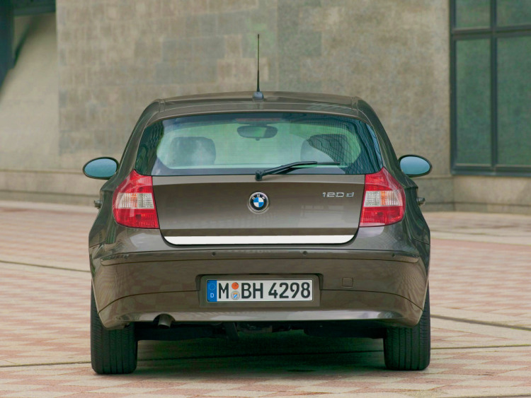 Trunk chrome trim BMW S&eacute;rie 1 E87 04-07