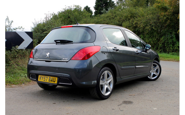 Trunk chrome trim